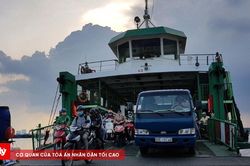 Bến phà, sân bay TP.HCM nhộn nhịp phục vụ người dân dịp lễ