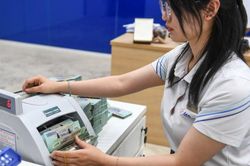 Rủi ro tín dụng lan rộng từ ngân hàng nhỏ sang các nhà băng quy mô lớn