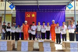 Công ty Thủy điện A Vương tiếp sức học sinh vùng cao đến trường