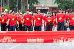 Hơn 7.800 người dân Thanh Hóa tham gia đi bộ “Cùng Việt Nam tiến bước”