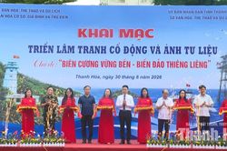 Triển lãm tranh cổ động và ảnh tư liệu “Biên cương vững bền - Biển đảo thiêng liêng”