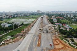 Cận cảnh công trường thi công Đại lộ Nam sông Mã