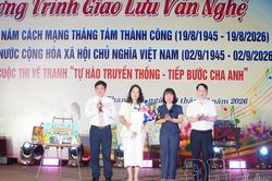 Giao lưu văn nghệ và trao giải cuộc thi 'Tự hào truyền thống - Tiếp bước cha anh'