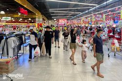2 ng&agrave;y đầu nghỉ lễ Quốc kh&aacute;nh (2-9): Sức mua tại c&aacute;c si&ecirc;u thị, trung t&acirc;m thương mại bắt đầu tăng