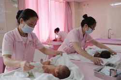 Trung Quốc và bài toán khuyến sinh: Vì sao số trẻ chào đời giảm gần 17%?
