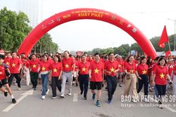 Khoảng 7.000 người tham gia chương trình đi bộ “Cùng Việt Nam tiến bước” tại Lạng Sơn