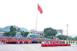 Cán bộ, người dân Tuyên Quang hưởng ứng '10 tỷ bước chân xanh'