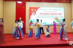 Đặc sắc chương trình nghệ thuật 'Tổ quốc trong tim' tại xã Bình Thành