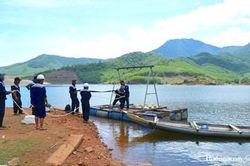 Giải 'cơn khát' nước sạch cho người dân