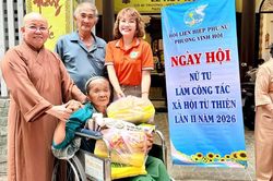 Chùa Liên Trì (TP.HCM) tổ chức Vu lan, tặng quà đến người dân khó khăn
