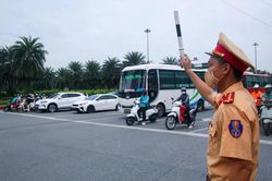 Toàn cảnh giao thông 30/8: CSGT hướng dẫn lộ trình tránh ùn tắc dịp lễ 2/9