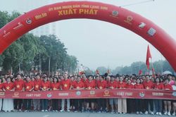 7.000 người tham gia chương trình đi bộ 'Cùng Việt Nam tiến bước' tại Lạng Sơn