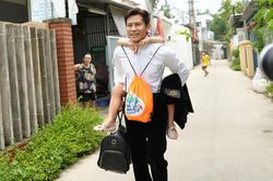 Bốn cặp bố con bắt đầu hành trình khám phá Hội An