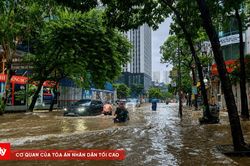 Hà Nội chuyển mưa to sau một ngày nắng nóng