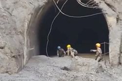 Nepal chạy đua với thời gian cứu hộ công nhân thủy điện