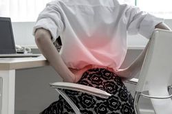 Nguy cơ bệnh cột sống với dân văn phòng