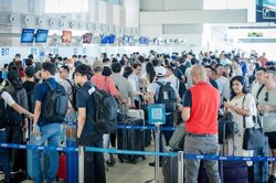 Ngày đầu kỳ nghỉ, sân bay Nội Bài đón 115.000 lượt khách