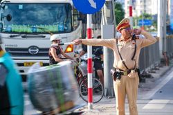 CSGT Hà Nội tăng cường kiểm soát giao thông trong kỳ nghỉ lễ