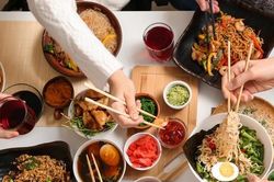 Việt Nam ti&ecirc;u thụ hơn 8,2 tỷ g&oacute;i m&igrave; trong một năm, đứng thứ 4 thế giới về tổng lượng ti&ecirc;u thụ
