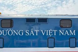 Đường sắt Việt Nam đưa đầu máy D19E thế hệ mới vào khai thác