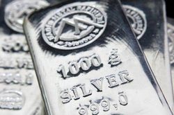 Bạc mất hơn 4 USD/ounce sau c&uacute; đảo chiều cuối tuần