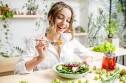 Ăn uống ngày nghỉ lễ thế nào để vừa ngon miệng vừa giữ dáng?