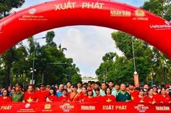 Công an TPHCM hưởng ứng hoạt động đi bộ 'Cùng Việt Nam tiến bước' năm 2026