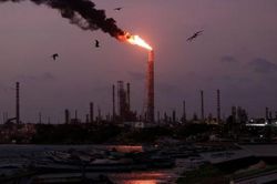 Venezuela đạt thỏa thuận năng lượng k&eacute;o d&agrave;i 25 năm với Mỹ
