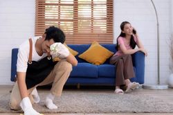 Lấy vợ trẻ hơn 12 tuổi, tôi kiệt sức vì phải rửa bát, lau nhà, 'hầu công chúa'