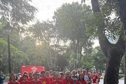 Phường Hai Bà Trưng sôi nổi hưởng ứng chương trình đi bộ 'Cùng Việt Nam tiến bước'