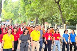 Phường Kim Liên hưởng ứng thông điệp '10 tỷ bước xanh - vì Việt Nam vững bền'