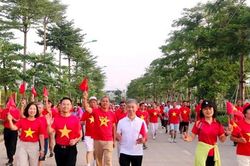 Phú Thượng: Gần 1.000 người hưởng ứng chương trình 'Cùng Việt Nam tiến bước'