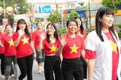 Xã Đan Phượng: Gần 300 đại biểu tham gia chương trình đi bộ 'Cùng Việt Nam tiến bước'