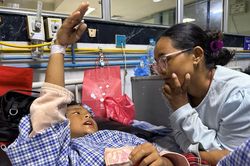 Cậu bé thoát chết kỳ diệu giữa thảm họa Nepal