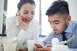 Đào hoa nhưng dễ yêu nhầm người: 4 cung hoàng đạo nữ càng xinh càng khổ vì tình