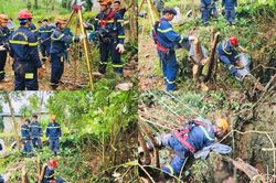 Tuyên Quang: Xuyên đêm cứu nạn người đàn ông rơi xuống hang sâu hơn 40m