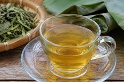 Trà lá sen: Ai nên uống và dùng thế nào để an toàn?