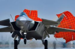 Tiêm kích J-20 Trung Quốc nắm giữ ưu thế mà F-22 và F-35 Mỹ khó theo kịp