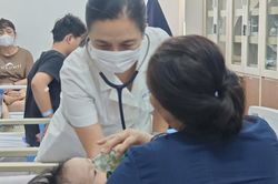 Vì sao RSV triệu chứng như cúm, nhưng trẻ sơ sinh dễ suy hô hấp, nguy kịch?