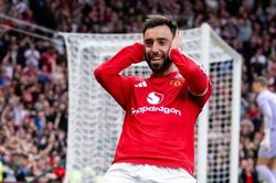 Old Trafford bùng nổ với hat-trick của Bruno Fernandes, MU thắng trận đầu mùa