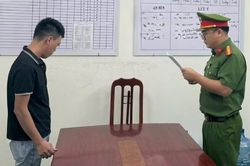 Khởi tố chủ cơ sở kinh doanh khóa cửa về tội trốn thuế