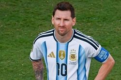 Messi giã từ đội tuyển Argentina