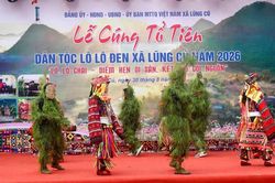 Lễ cúng Tổ tiên của người Lô Lô Đen hấp dẫn du khách ở Lũng Cú