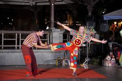 Mừng Quốc khánh 2.9, nghệ thuật xiếc rộn ràng bên hồ Hoàn Kiếm