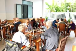 'Gia đình lớn' của những người cao tuổi, neo đơn