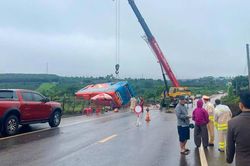 Khẩn trương khắc phục hậu quả vụ lật xe ô tô chở khách trên địa bàn tỉnh Gia Lai