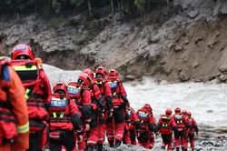 Khẩn trương tìm kiếm, cứu nạn ở Nepal, Trung Quốc