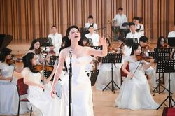 Ca sĩ Nhật Huyền lan tỏa giai điệu về đất nước, hòa bình