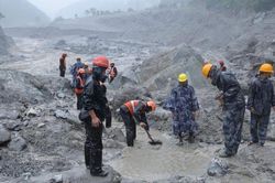 Nguy cơ lũ chồng lũ cản trở công tác cứu hộ ở Nepal