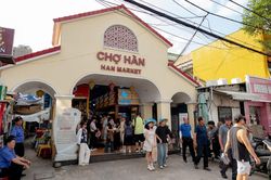 Đừng để tiếng Việt 'mất chỗ' trên sân nhà